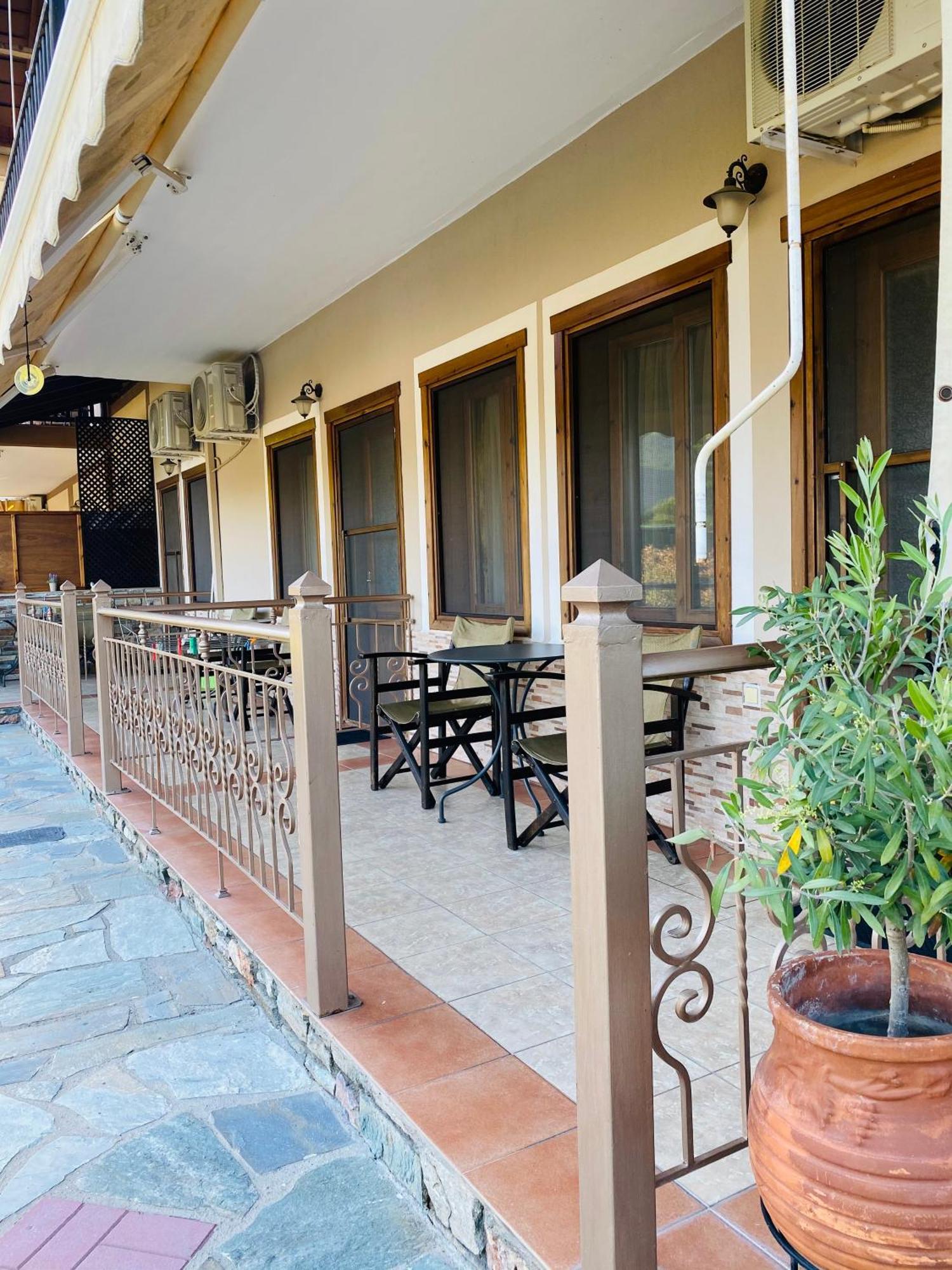 Ξενώνας Ρόδον Като-Лутраки Экстерьер фото